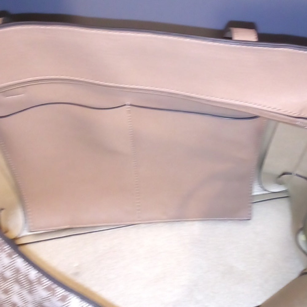Gorgeous Nine West Small Tote Handbag With Detachable Bag Charm/Keychain