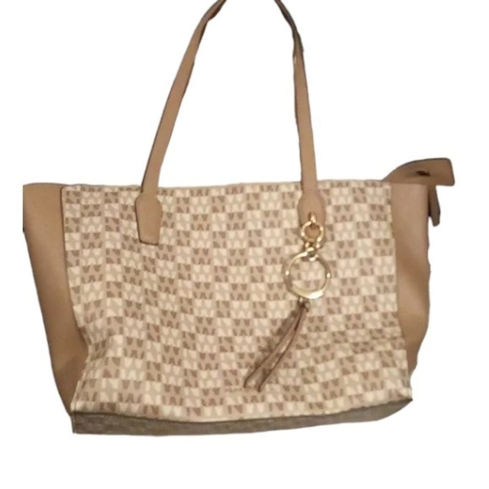 Gorgeous Nine West Small Tote Handbag With Detachable Bag Charm/Keychain