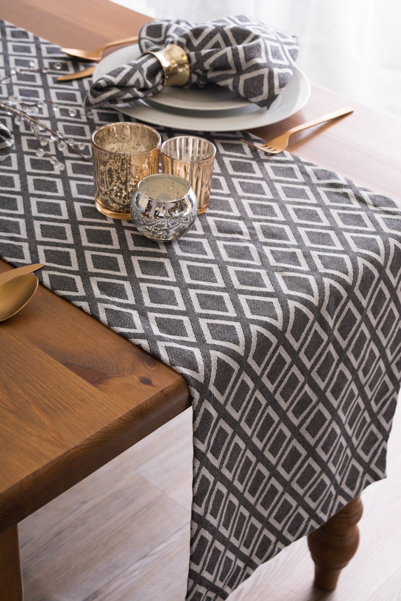 Black & White Diamond Table Runner 14X72 